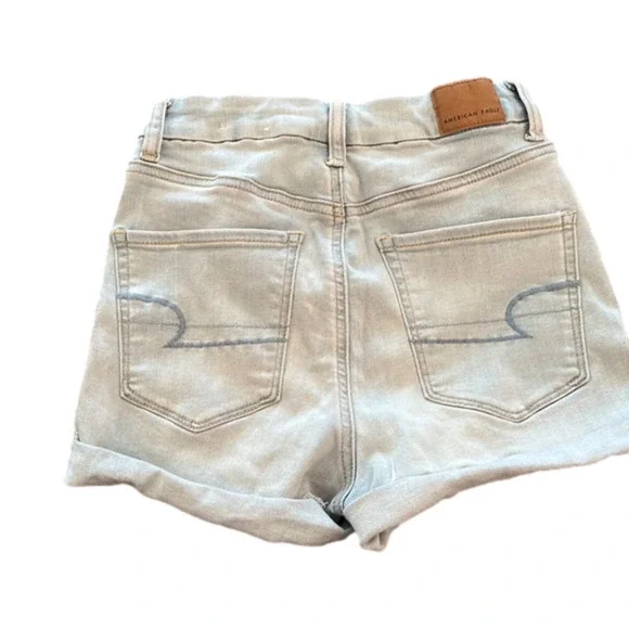 ❌SOLD❌ American Eagle Jean Shorts - Curvy Hi Rise Shortie In Light Wash Denim - Picture 6 of 6